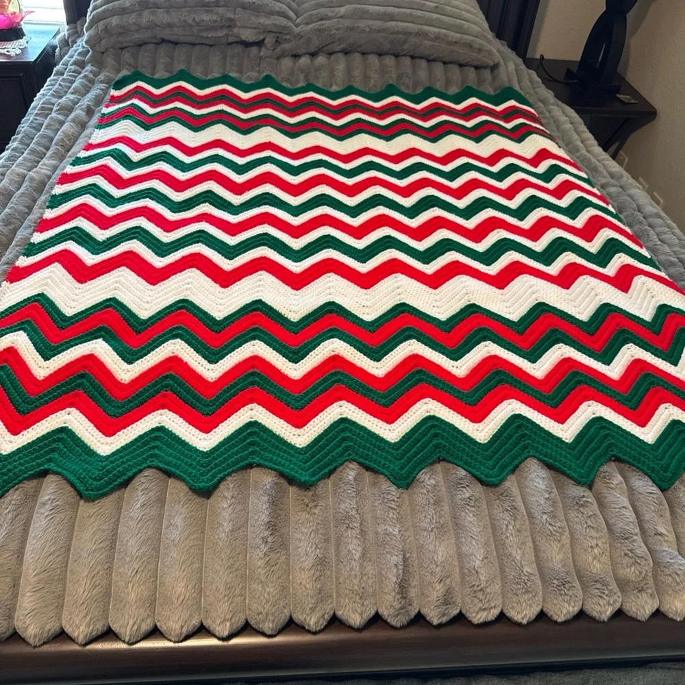 Holiday Zigzag Blanket - Red, Green, White